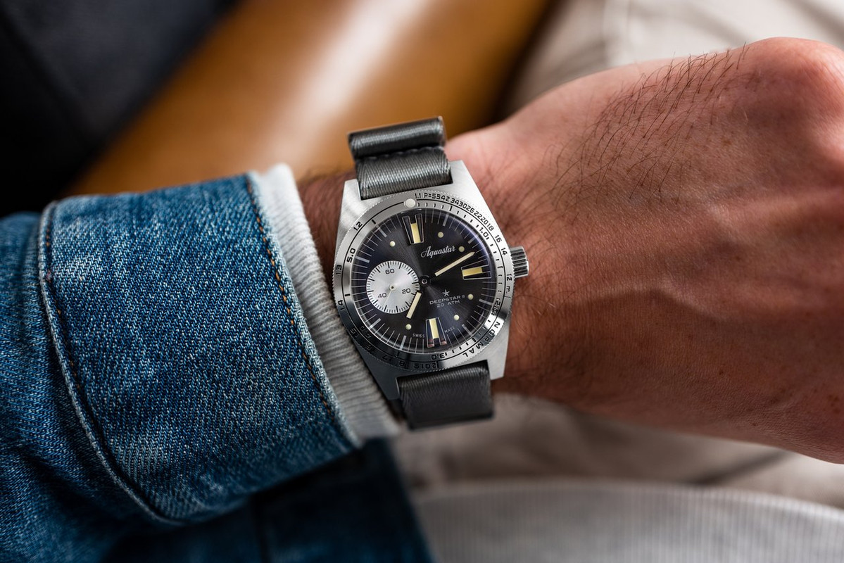 Présentation et discussions au sujet d'une nouvelle montre L1310975
