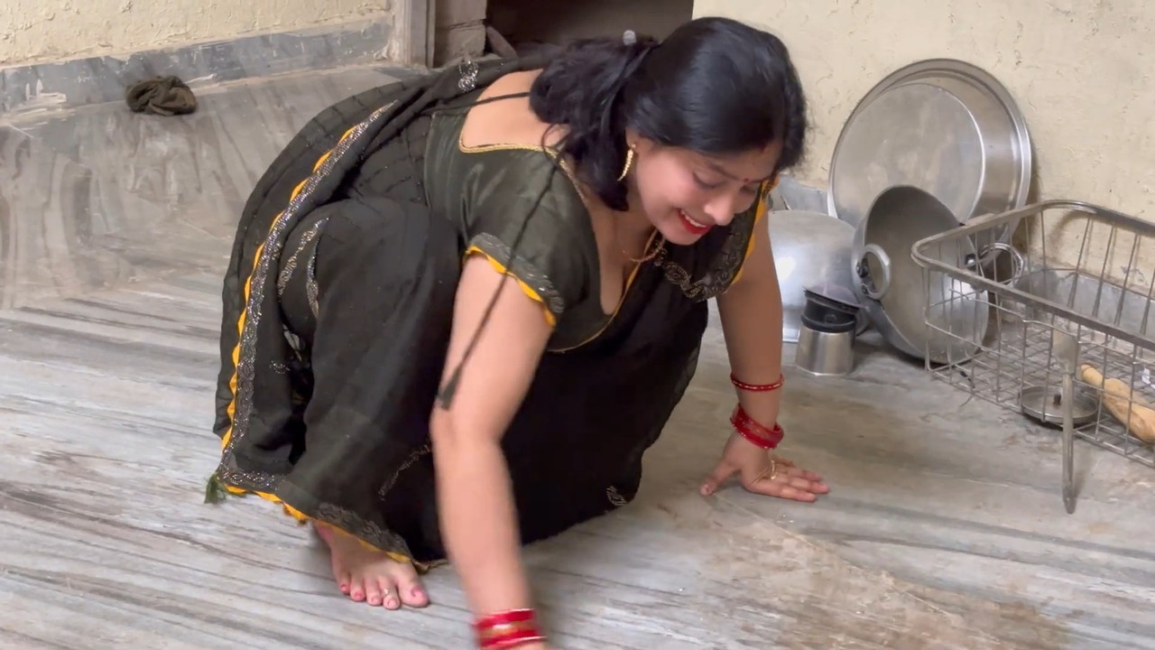 Milky Busty desi aunty sexy boobs Cleavage in green saree.mp4_snapshot_03.30.557