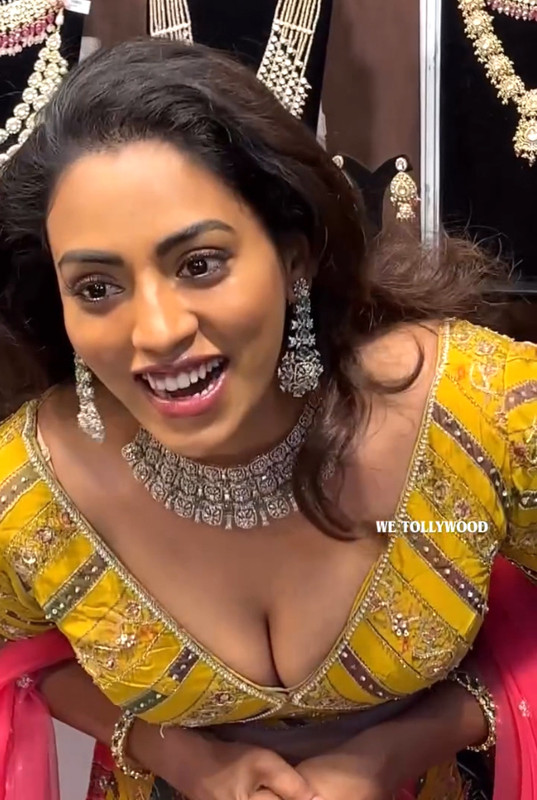 Sai Kamakshi Bhaskarla huge boobs bending deep show at public