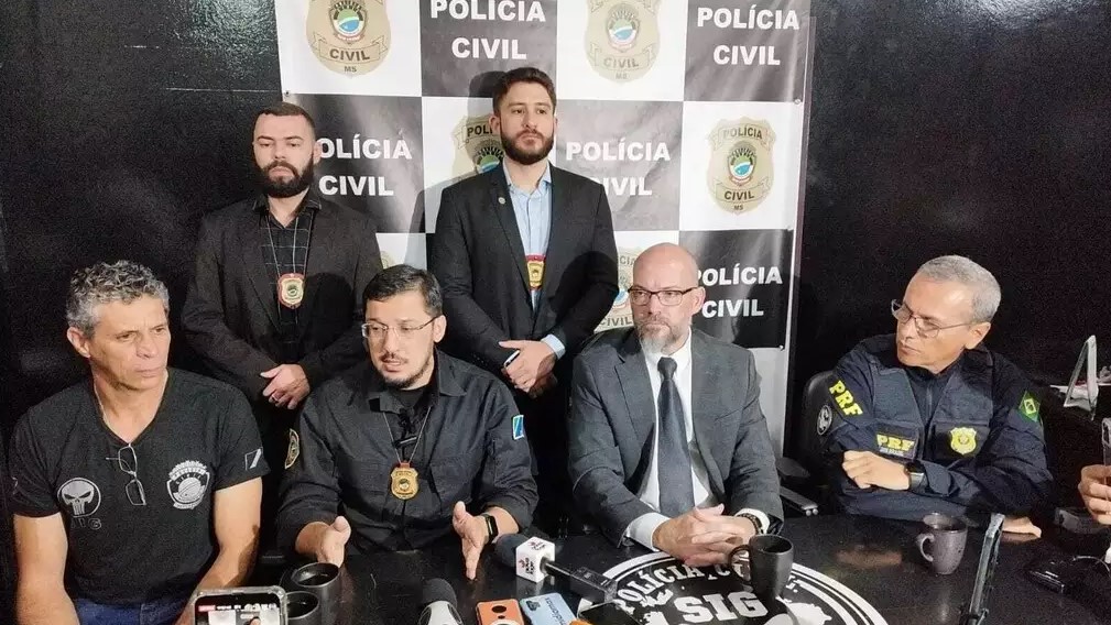 Policiais durante entrevista coletiva para falar das investigações (Foto: Adilson Domingos)