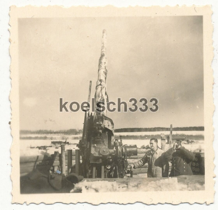 Foto Flak Artillerie Soldaten am Geschütz mit Schneetarnung an der Ostfront ...