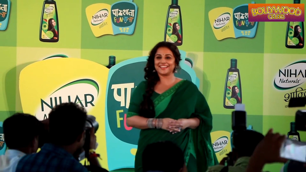 busty vidhya balan in saree.mp4_snapshot_00.13.356