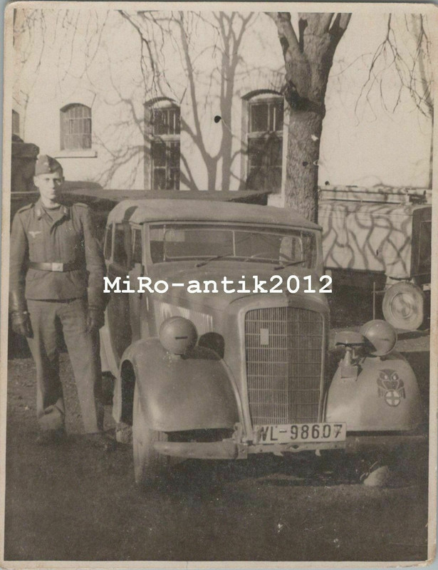 Foto, Wk2, Pkw Cabrio mit Staffelwappen Eule auf Kotflügel