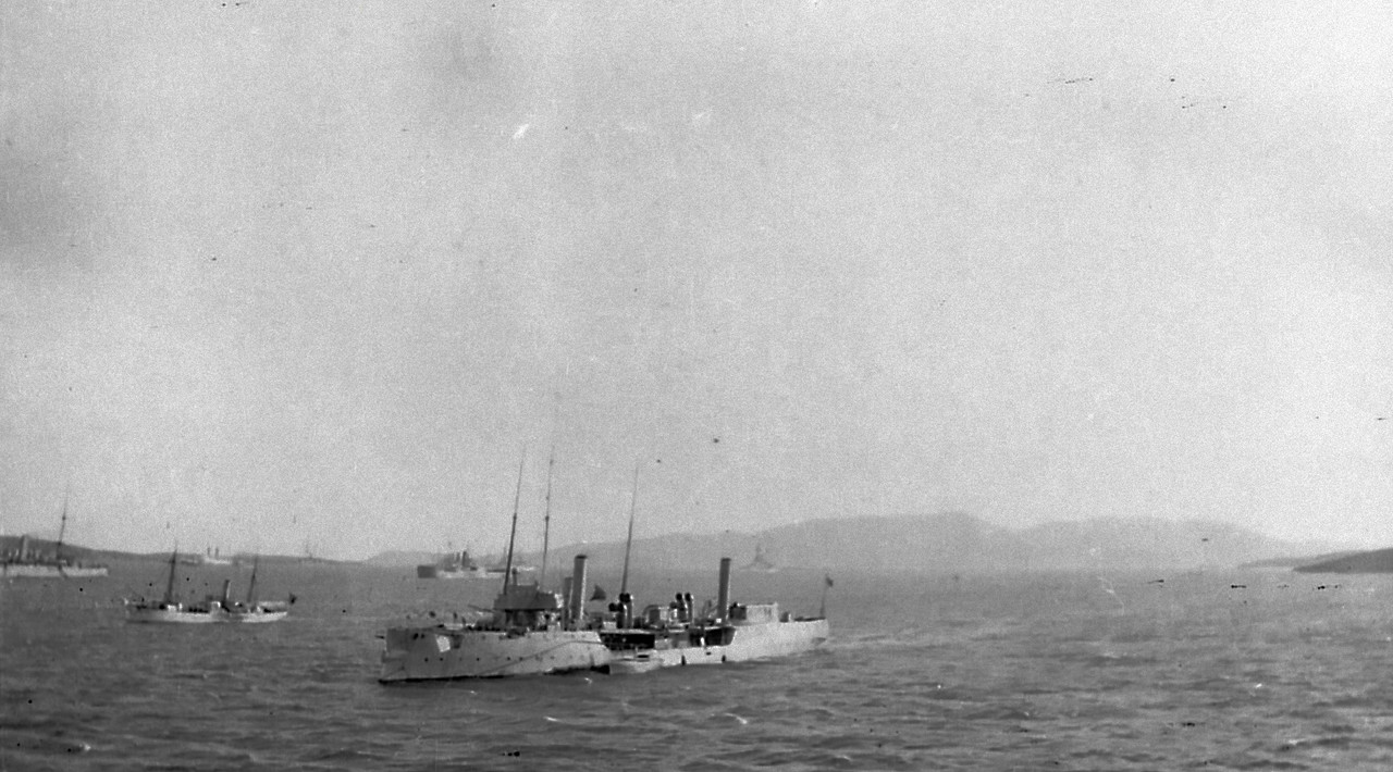 HMS Hussar в бухте острова Мудрос, 12.03.1915