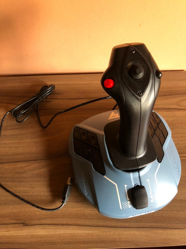 Vendo Thrustmaster TCA Sidestick Airbus Edition Whats-App-Image-2021-08-01-at-14-42-12