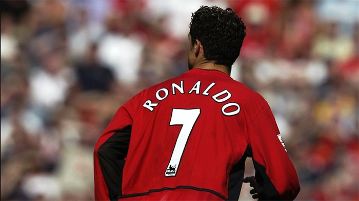 Ronaldo telah memakai nomor punggung 7 pada enam musim pertama sejak bergabung dengan Manchester United antara 2003-2009 silam.