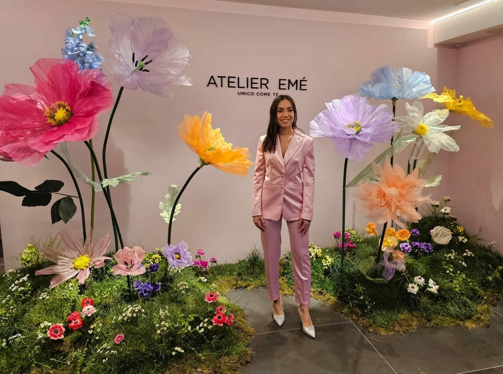 Atelier Emé, la Cerimonia SS23 sfila con Paola Turani Atelier Emé, la Cerimonia SS23 sfila con Paola Turani