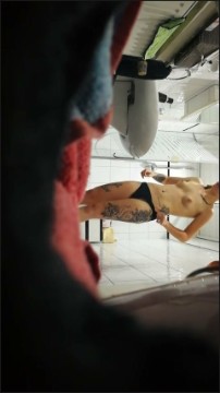 [Image: Voyeur14395120219.jpg]