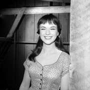 carolyn-jones-b08