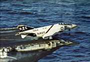 https://i.postimg.cc/QBKxxybH/F-4-J-Phantom-II-VF-84-CVW-6-embarked-on-USS-Franklin-D-Roosevelt-CVA-42-1972.jpg