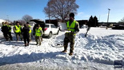 national-guard-in-minnesota-hand-out-coffee-donuts-to-anti-ice-protesters-1