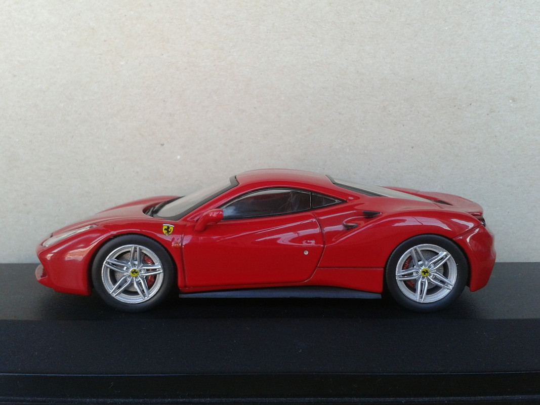 2015 Ferrari 488 GTB (ixo-nº8 Ferrari GT Collection) (17)