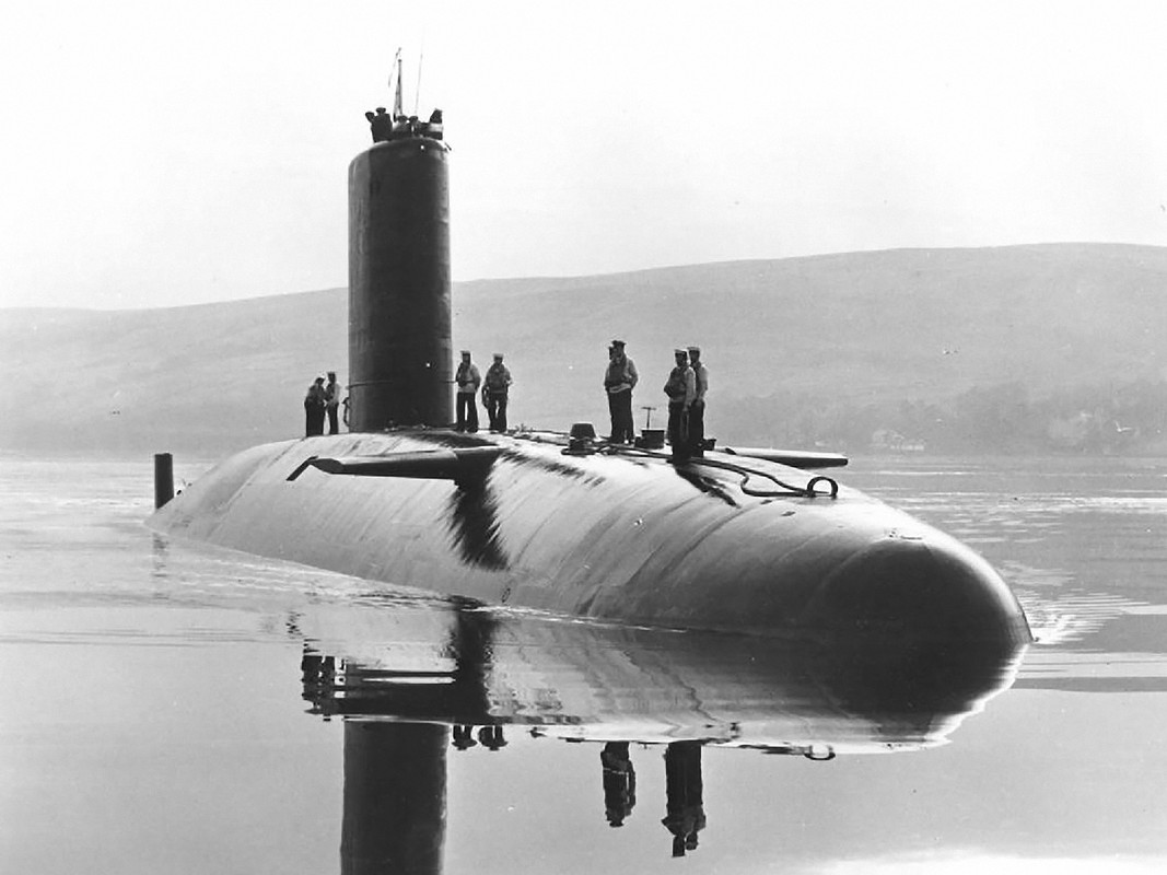 HMS Dreadnought (S-101) выходит в море