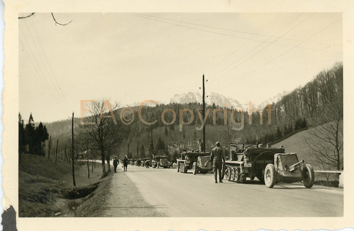 Halbkette PAK Artillerie Geschütz Foto