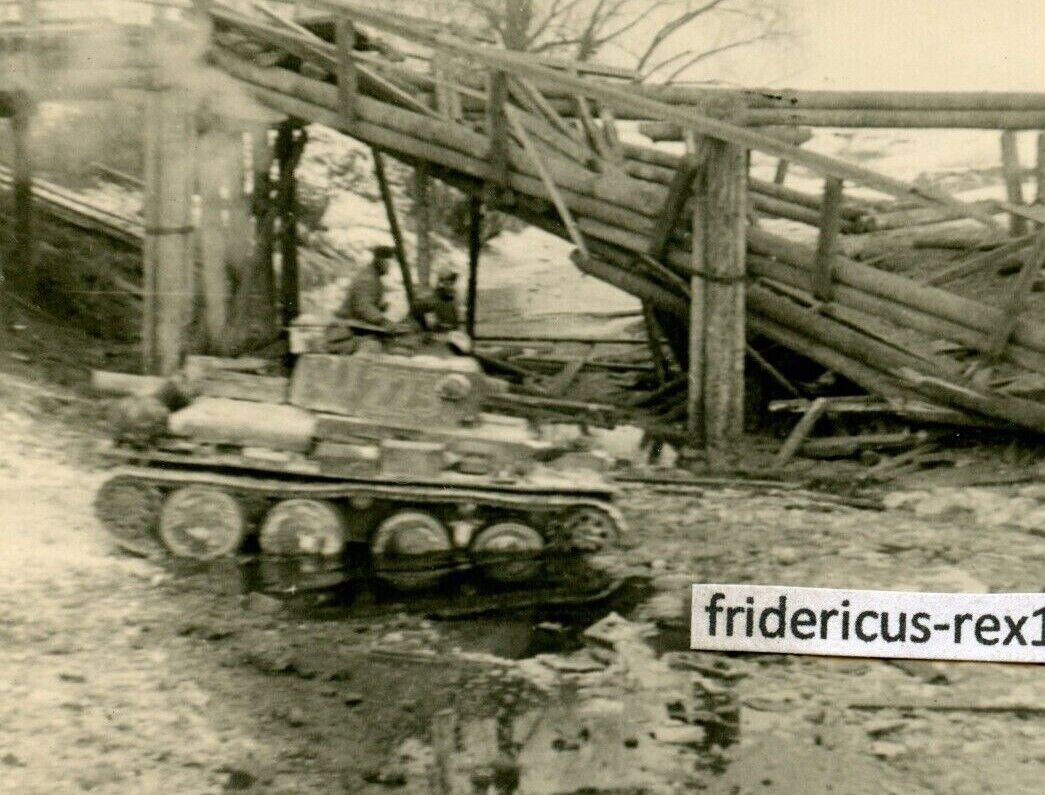 J9 Foto Ostfront Oblast Moskau Lama Übergang HKL Panzer Abt. PragaTNH PzKpfw 38t