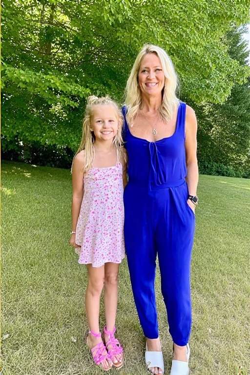 Mother-and-daughter-in-the-sum-13