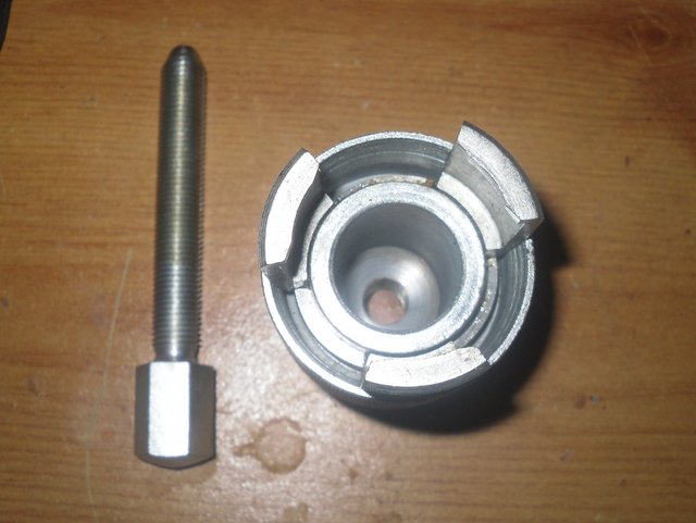 1975 850 Commando pinion removal tool issue