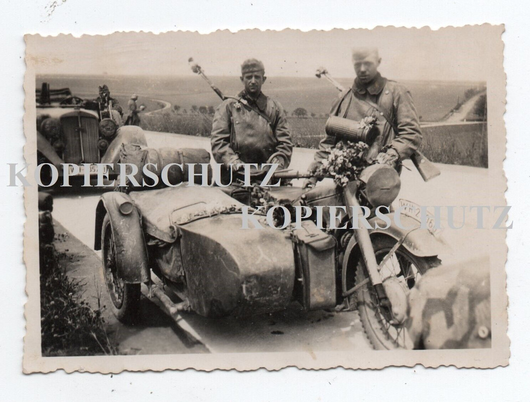 Frankreich 1940 Kradmelder Motorrad Gespann Krad Kradschützen