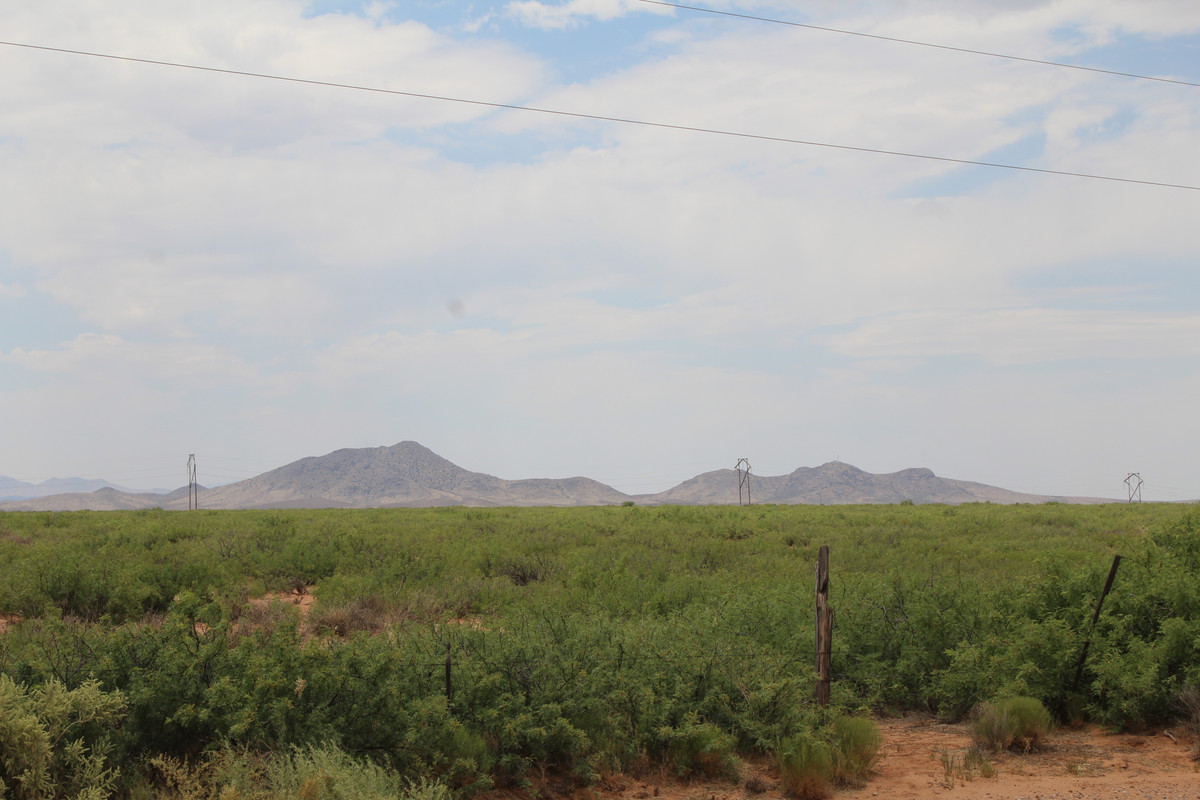 "Discover Your Dream Oasis: 4.62 Acre Lot in Horizon Ranches, Luna County, NM!"
