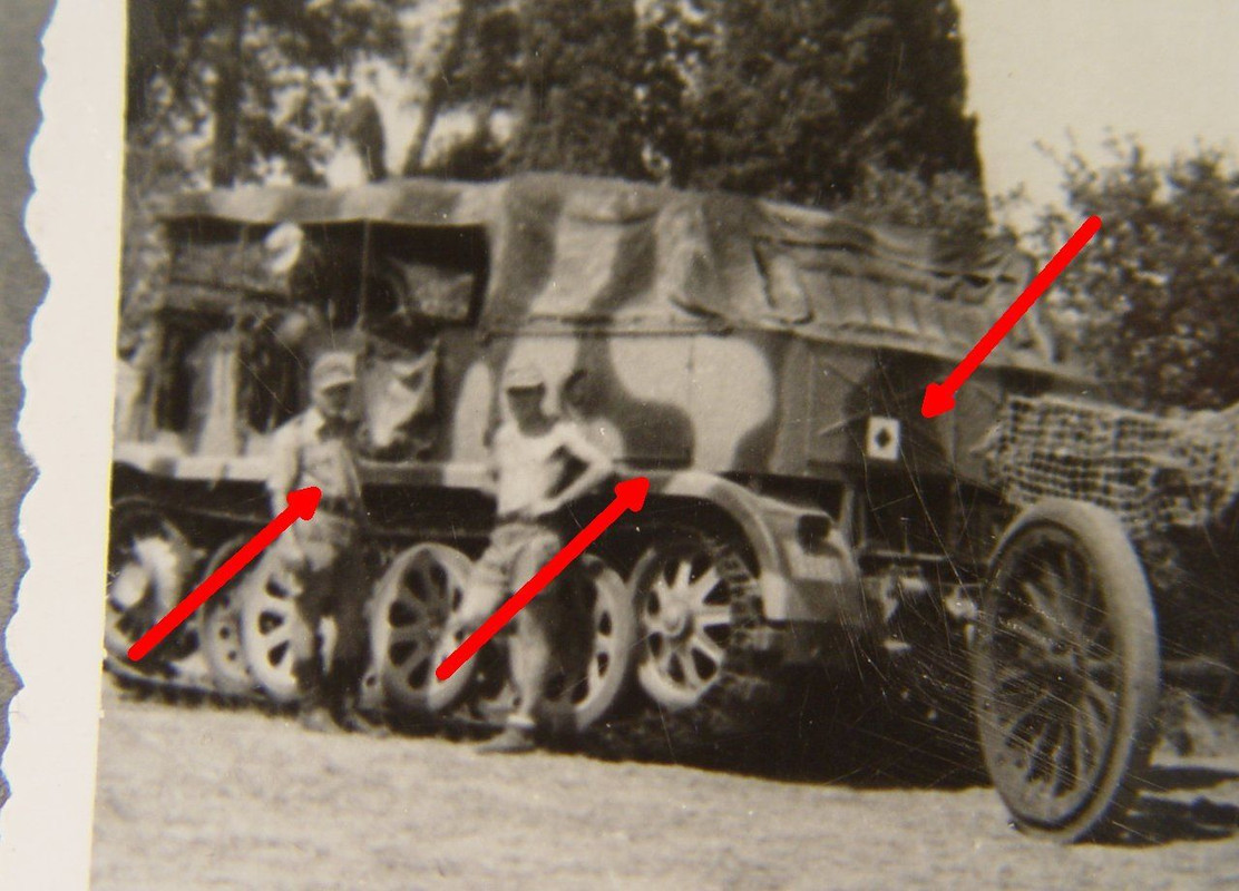 Foto Getarnte Halbkette, 12to Zugmaschine mit Beute-Geschütz, Ke