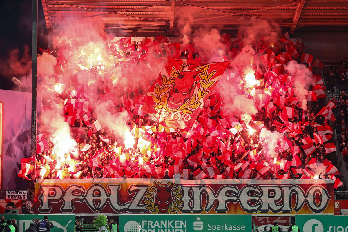 spvgg-fuerth-1-fc-kaiserslautern-2-bundesliga-2024-2025-6 (1)