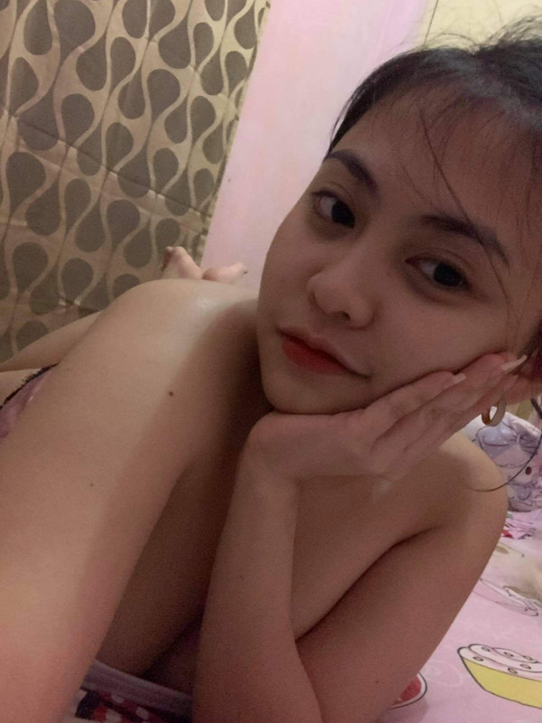 巨乳雙球電眼妹