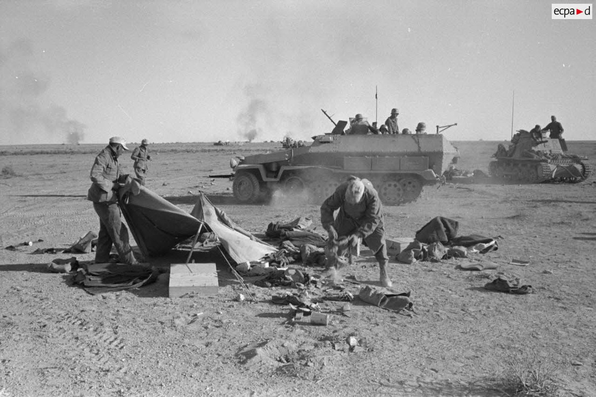 Des tentes britanniques pillées par les soldats allemands.