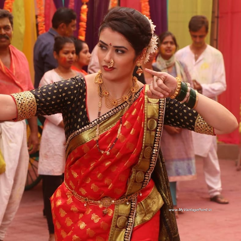 6-Girija-Oak-Godbole-Photos-Wallpapers-in-Red-Saree-My-Vantage-Point