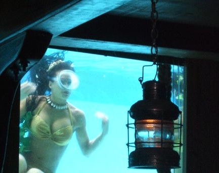 http://tikiloungetalk.com/wp-content/uploads/2009/05/mermaid-2.gif