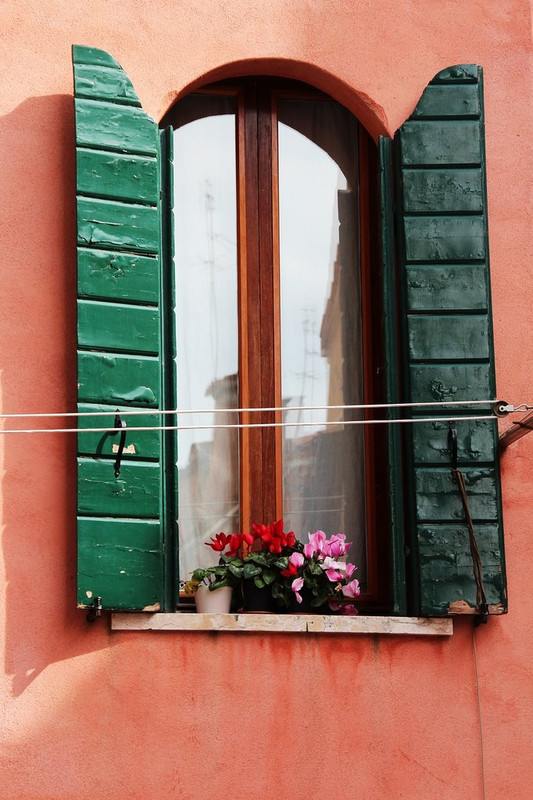 green-window-1559301-1280.jpg