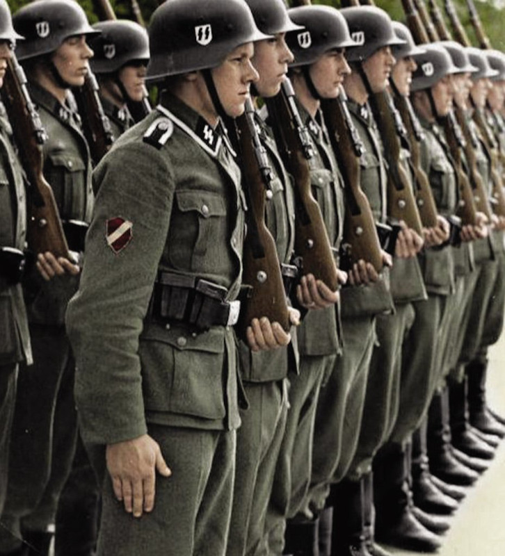 Soldados de la 15ª División SS de Granaderos Lettische I Soldados de la 15ª División SS de Granaderos Lettische I