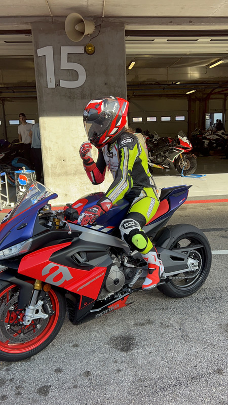 F224BFE5-460A-4DE3-9B70-20FC5F4E220E