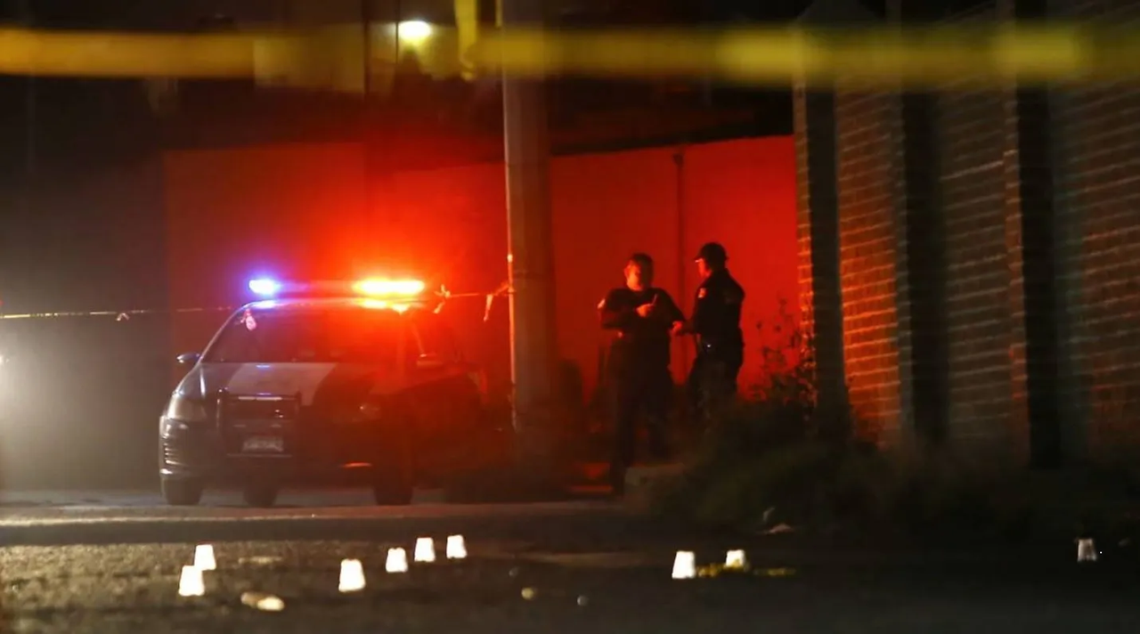 Balean a policía en Cholula y delincuente muere tras huir en patrulla robada