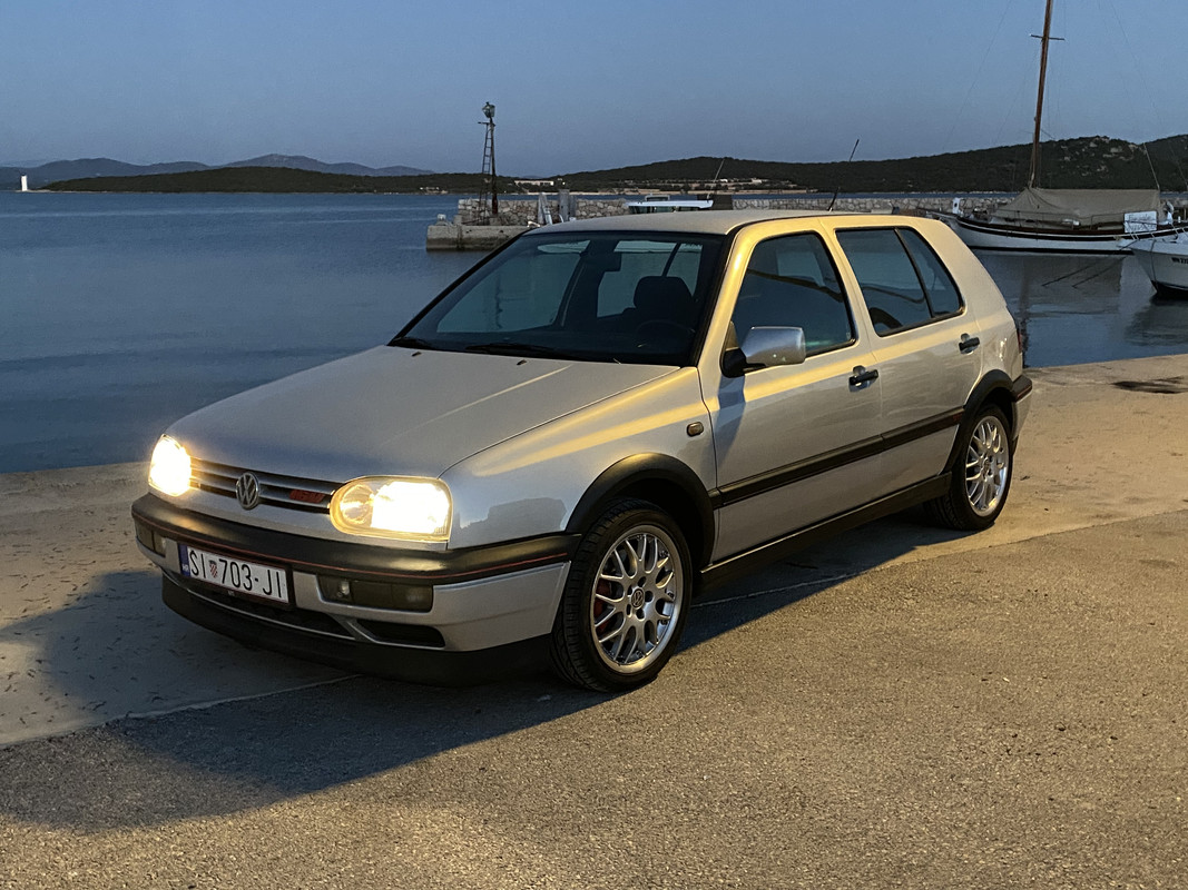 F53863EB-D6AD-4FB5-BFB3-A22D4E16B7B6