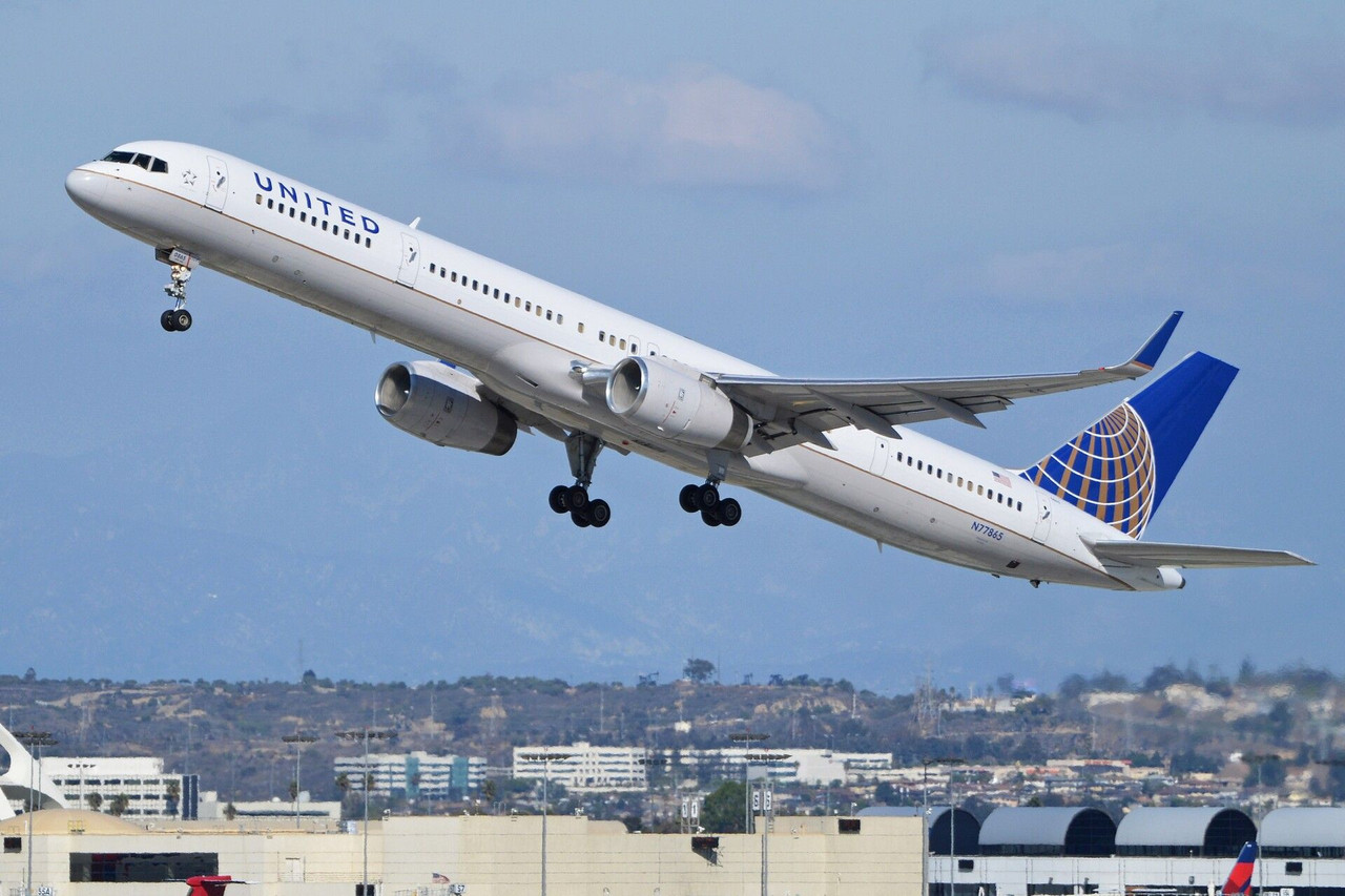 2560px Boeing 757 33Nw N77865 United Airlines 14300837774