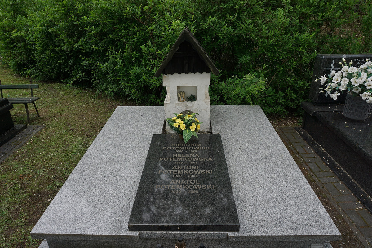 2560px-Anatol_Potemkowski_-_grób