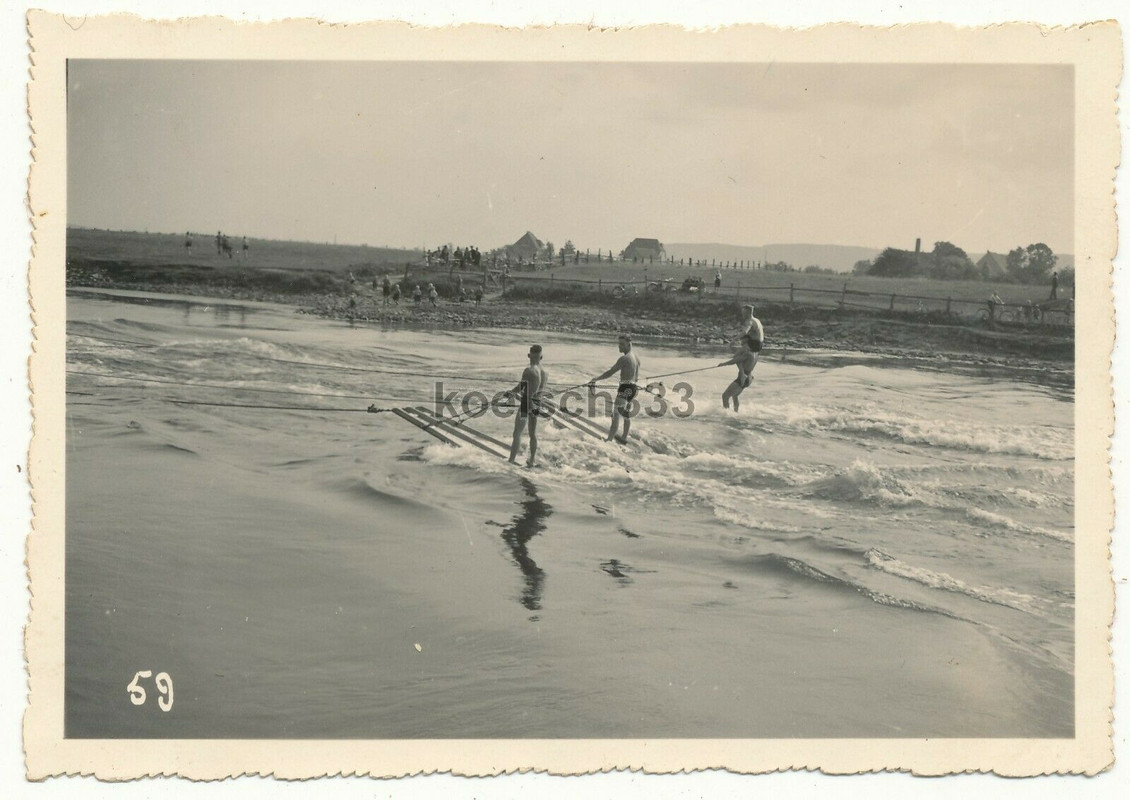 11 Fotos Pionier Batl. 19 Holzminden Weser Ponton Fähre LKW Gefechtswagen9