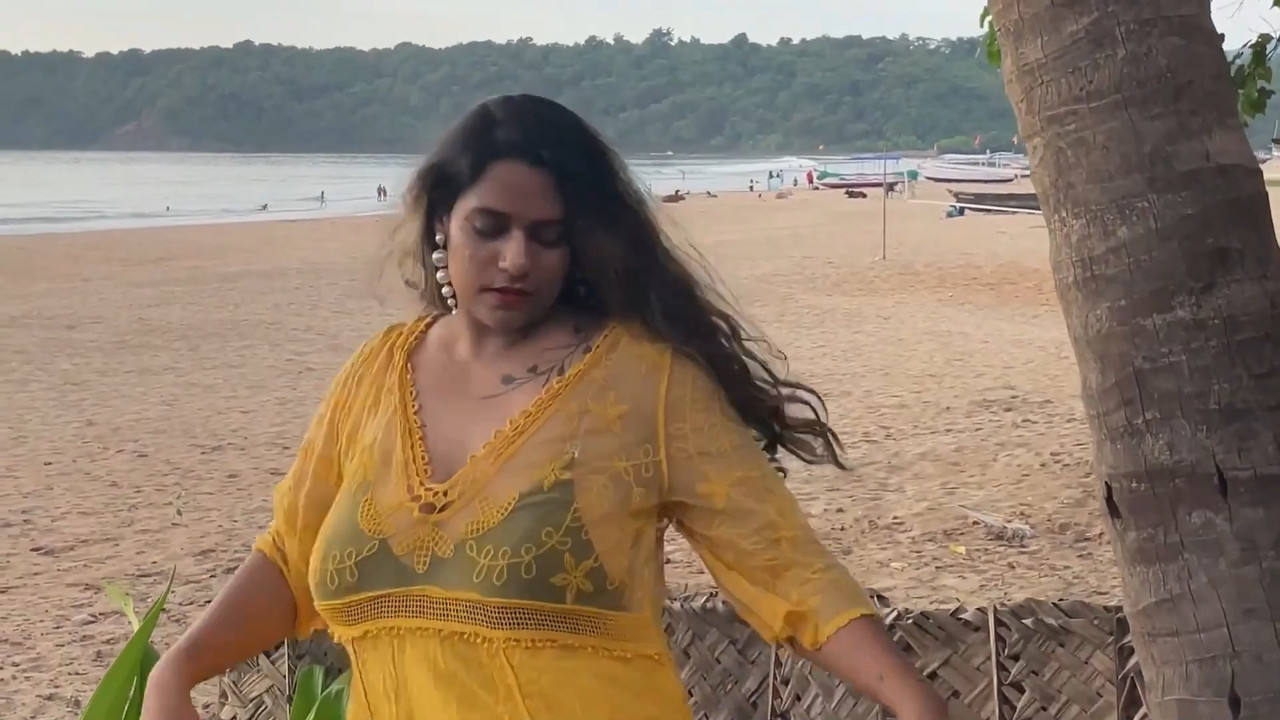 Desi girl Huge breast in yellow wet costume mp4 snapshot 00 05 056