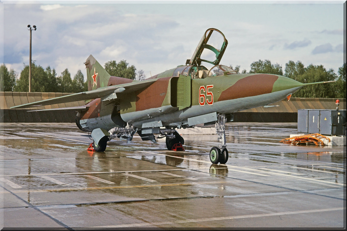 787 IAP Mig-23UB 65 Red_0904106_Eberswalde-Finow.May 1992_2