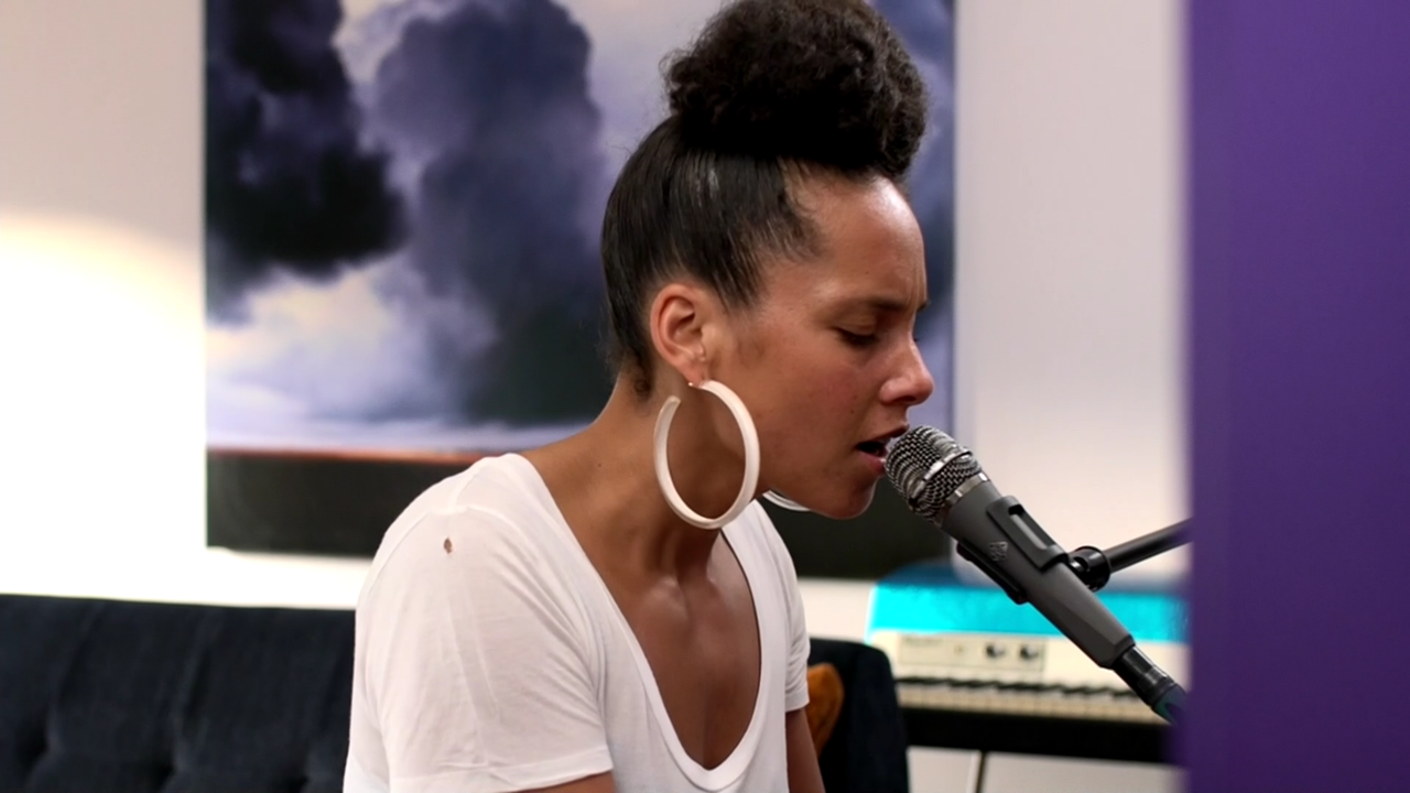 Alicia Keys - Underdog,From Milan with Love ,3 may 2020[(001770)2020-05-04-10-58-57]