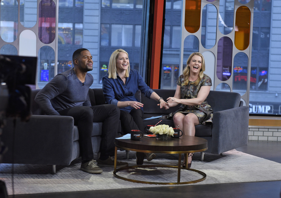 melissa-joan-hart-strahan-amp-sara-april-2nd-2019-3
