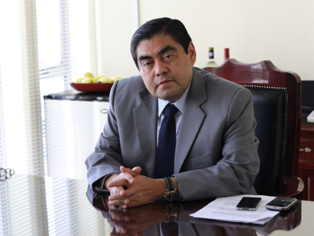 Destituye Miguel Barbosa a titular de la SSP de Puebla tras caso del bebé muerto