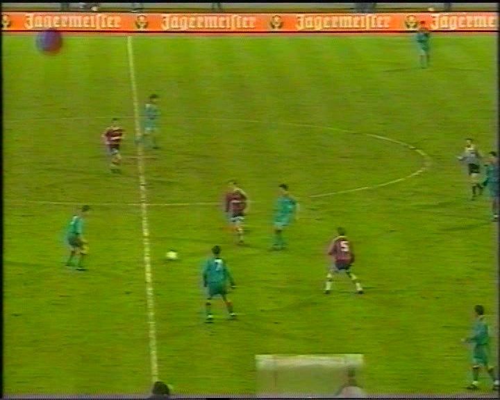 Copa de la UEFA 1995/1996 - Semifinal - Ida - Bayern Múnich Vs. FC Barcelona (1080i) (Castellano-Catalán) 4