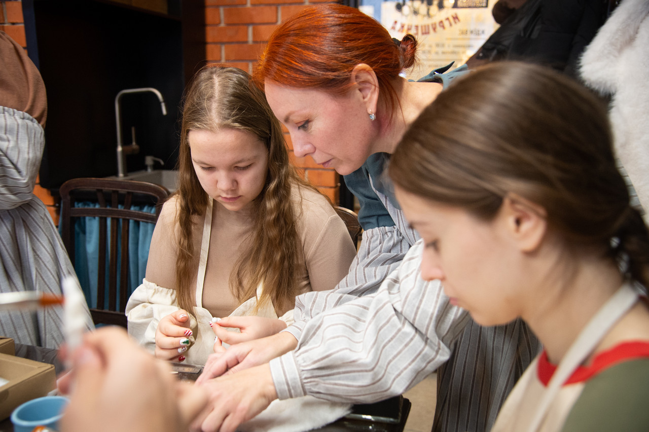 Творческая атмосфера занятий в мастерской Игрушечка