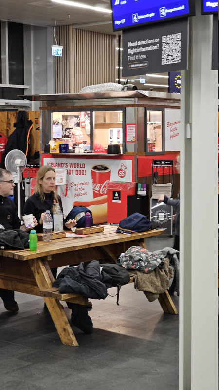 熱狗攤在A15登機門附近