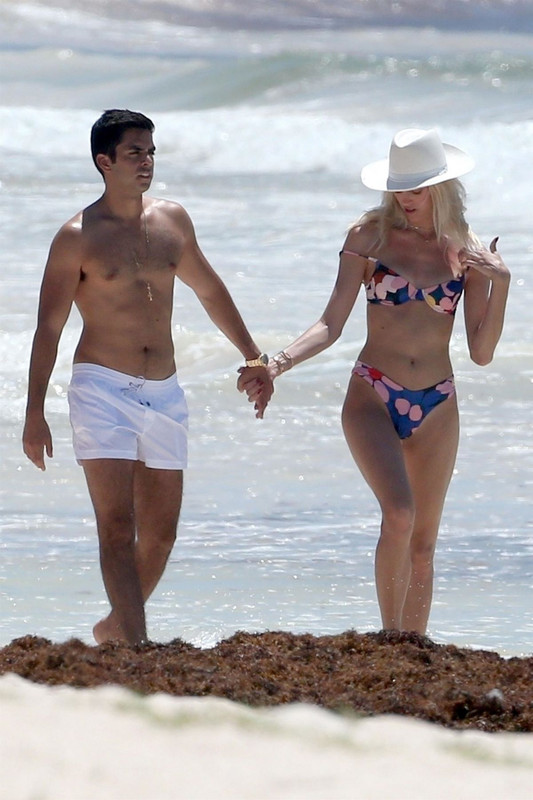 devon-windsor-in-bikini-at-a-beach-in-tulum-06-10-2018-10