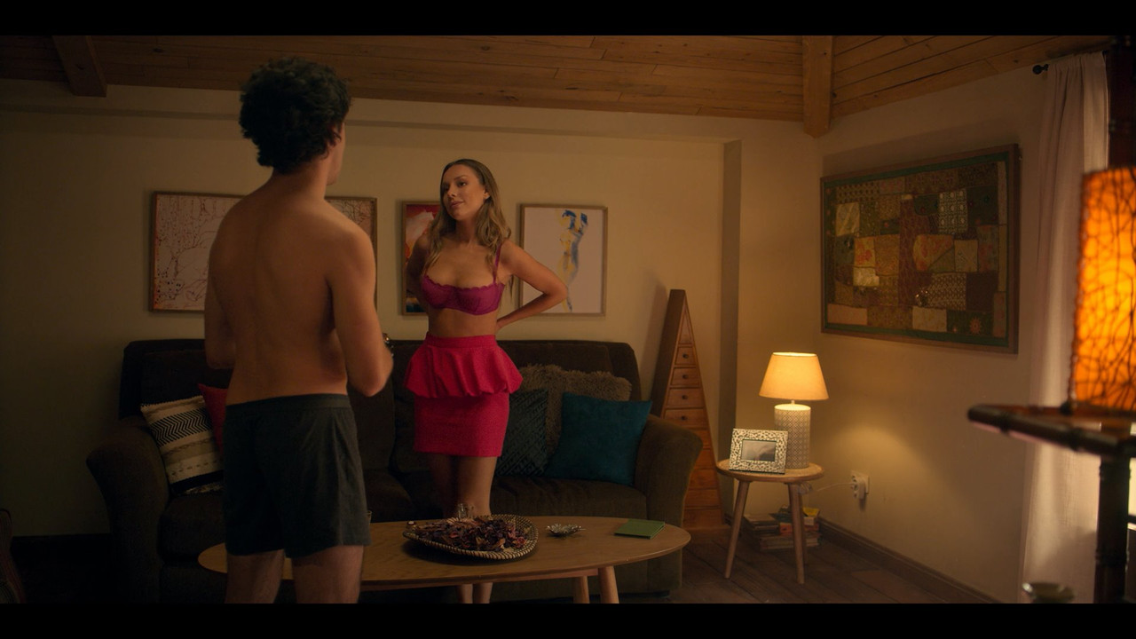 Elite.Short.Stories.Carla.Samuel.S01.1080p.NF.mkv_snapshot_04.58_[2021.08.31_13.21.15]