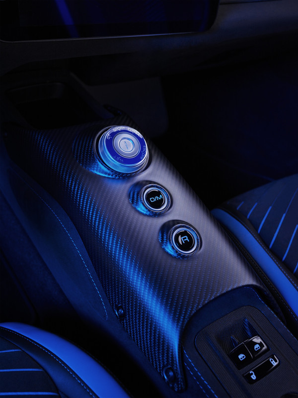 42_Maserati_MC20_interior