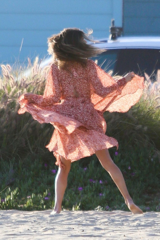 Alessandra-Ambrosio-Sexy-UpskirtStars.com-1-2-1024x1536 (54)