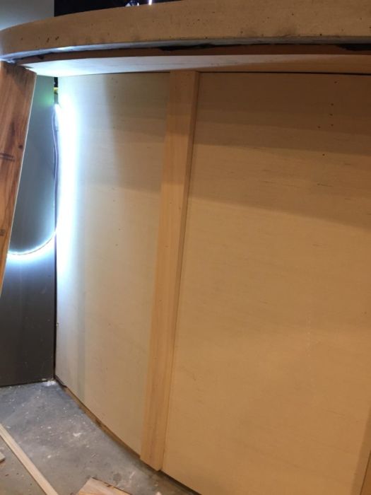 Мужик построил у себя в подвале собственный бар, который круче, чем те, в которых ты часто бываешь